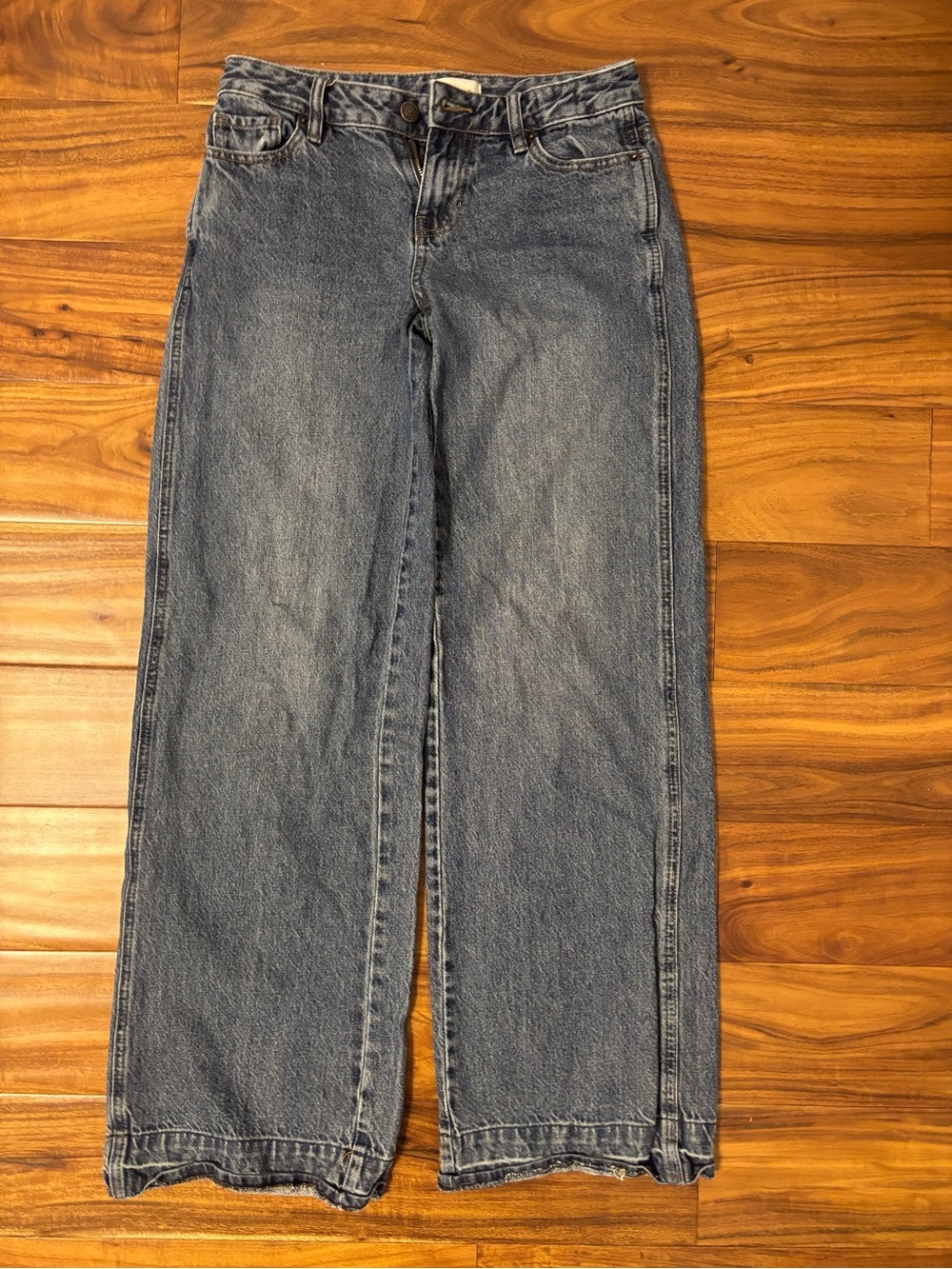 PacSun Straight Leg Women's Jeans in Medium Blue Wash- very good worn condition.